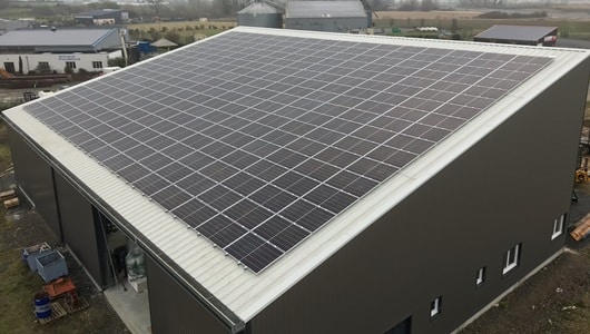 Industriegebäude mit Photovoltaik