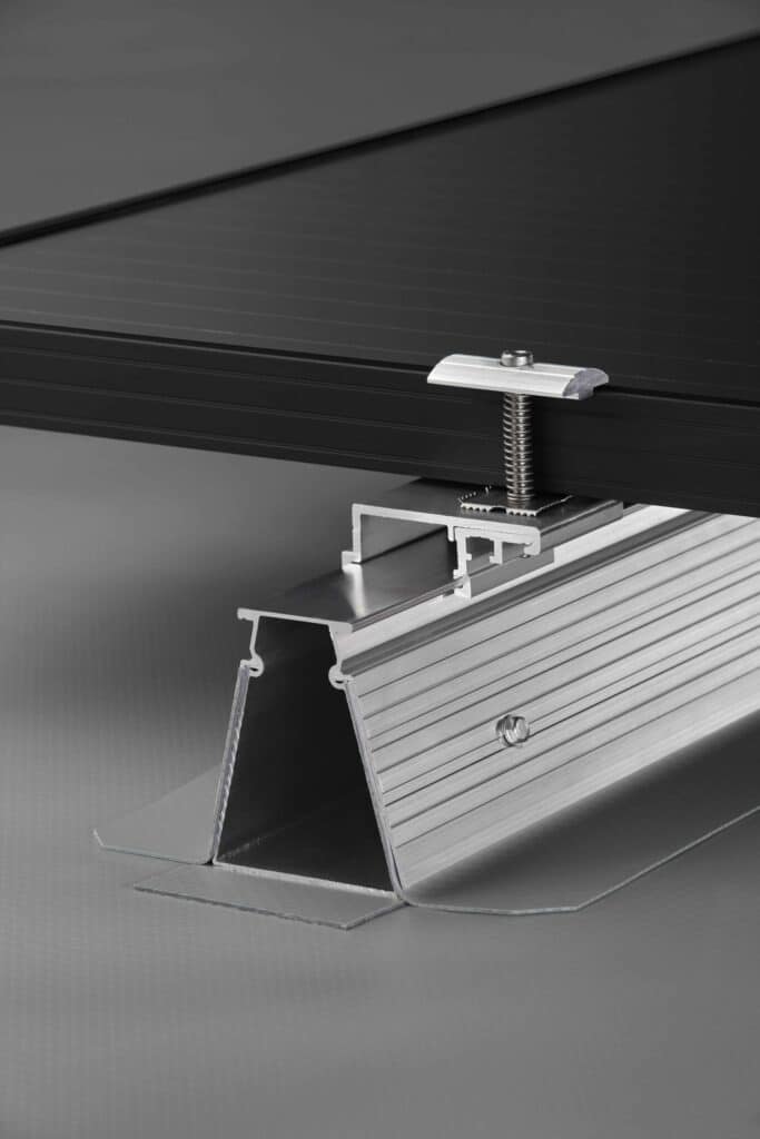 Fixation-panneaux-photovoltaiques-Roof-solar-pvc