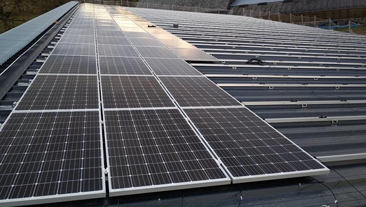 Photovoltaik-Dachanlage landwirtschaftliches Gebäude aveyron